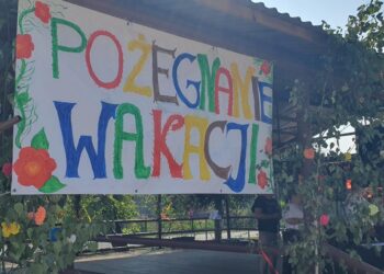 Grębów. Pożegnanie wakacji w Wydrzy