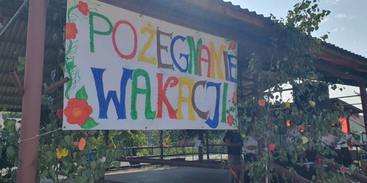 Grębów. Pożegnanie wakacji w Wydrzy