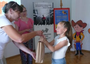 Tarnobrzeg. Wręczenie nagród w wakacyjnym konkursie plastycznym „Podróże Bolka i Lolka”