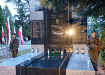 Stalowa Wola: Przypomnieli o napaści ZSRR na Polskę i odsłonili tablicę Zbigniewa Paszkiewicza