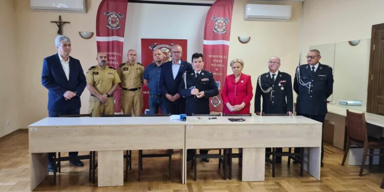 Mielec: Zabytkowa strażnica OSP w Mielcu  z nowym dachem