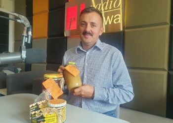 Roman Tański z Rejonowego Koła Pszczelarzy w Tarnobrzegu