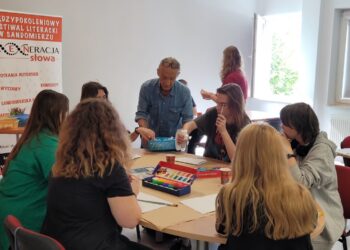 Sandomierz: Młodzież poznawała tajniki tworzenia książkowych ilustracji