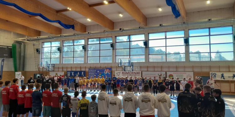 Mistrzostwa Krajowego Zrzeszenia Ludowych Zespołów Sportowych Młodzików. Zapśnicy z Połańca z medalami
