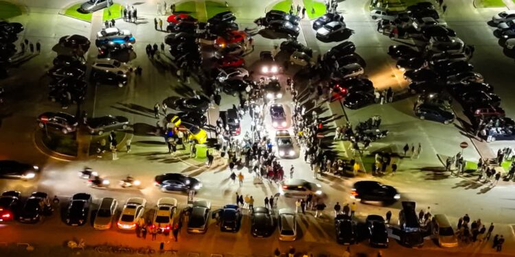 Mielec: Policja przeszkodziła w organizacji nielegalnych wyścigów samochodowych