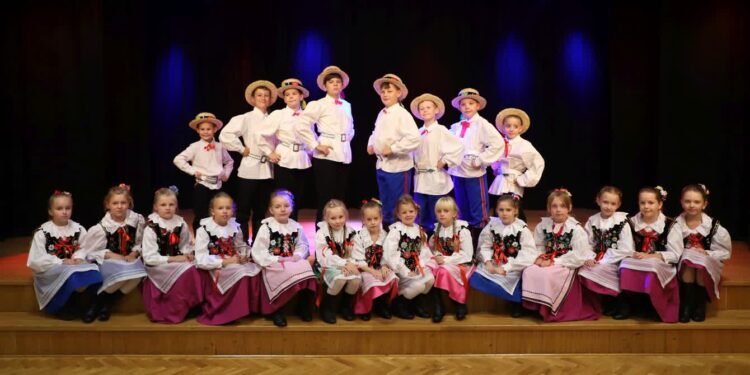 Mielec:  Młodzi tancerze z nowymi strojami