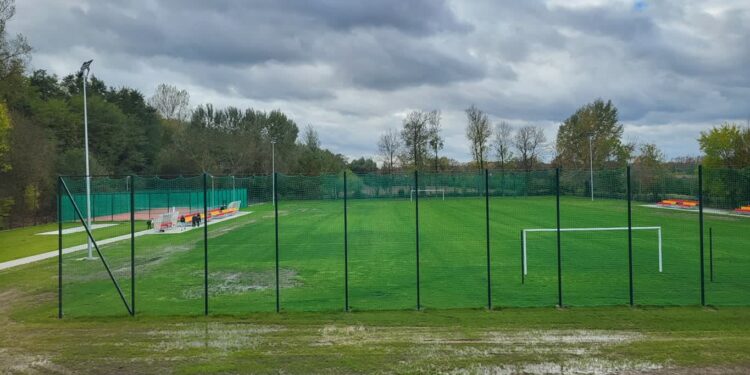 Zawichost. Stadion czeka już tylko na sportowców