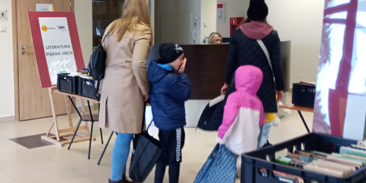 Stalowa Wola: W MBP trwa kiermasz taniej książki