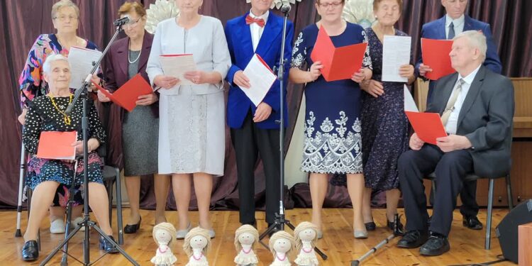 Łoniów: I Rozśpiewany Łoniów pod znakiem jesiennej piosenki