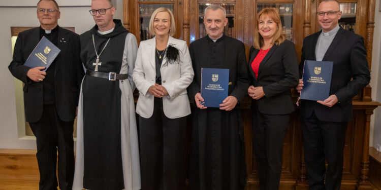 Sandomierz, Św. Krzyż, Jędrzejów: Zabytkowe obiekty sakralne ze wsparciem na prace konserwatorskie