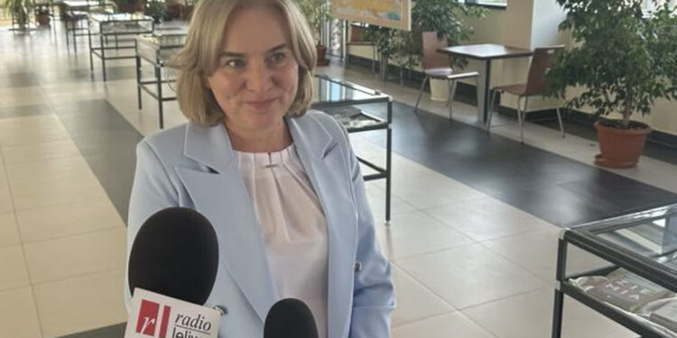 Stalowa Wola: Władze miasta dziękowały nauczycielom za trud i wręczyły stypendia uczniom