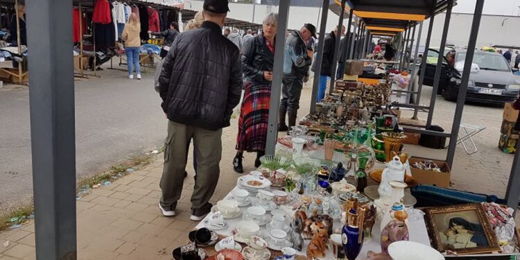 Tarnobrzeg: Pchli Targ na Kwiatkowskiego