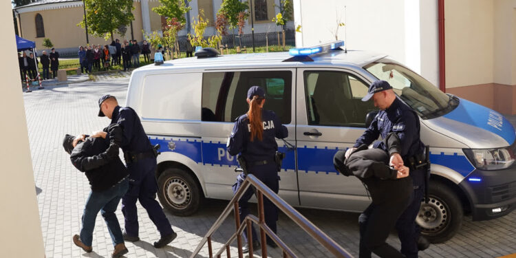 Nisko: Terroryści, ładunek wybuchowy i ulatniający się gaz – z takimi zagrożeniami mierzyli się uczestnicy ćwiczeń SAN