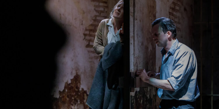 Sandomierz: „Przez ścianę” – miłość z mokotowskiego więzienia tematem poruszającego spektaklu