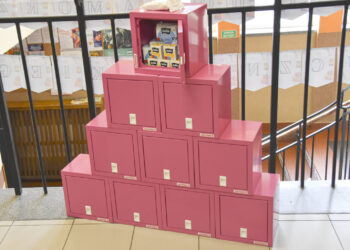 Stalowa Wola: Do stalowowolskich szkół trafiły różowe skrzyneczki