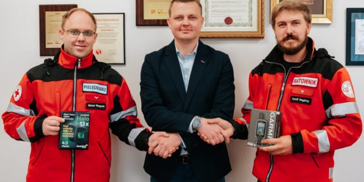 Samborzec: Gmina przekazała sprzęt dla Grupy Ratownictwa PCK w Sandomierzu