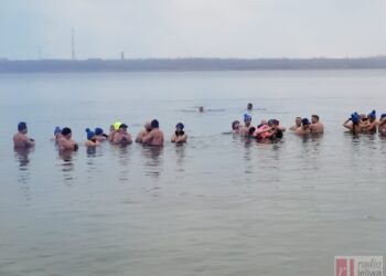 Tarnobrzeg: Zimnolubni rozpoczynają kąpiele