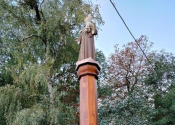 Tarnobrzeg: Figura świętego Antoniego wróciła na swoje miejsce