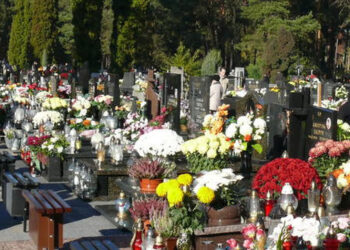 Stalowa Wola: Wybierasz się na cmentarz – uważaj na kieszonkowców