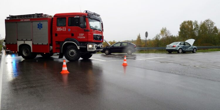 Grębów. Nie ustąpiła pierwszeństwa. Efekt? trzy uszkodzone auta