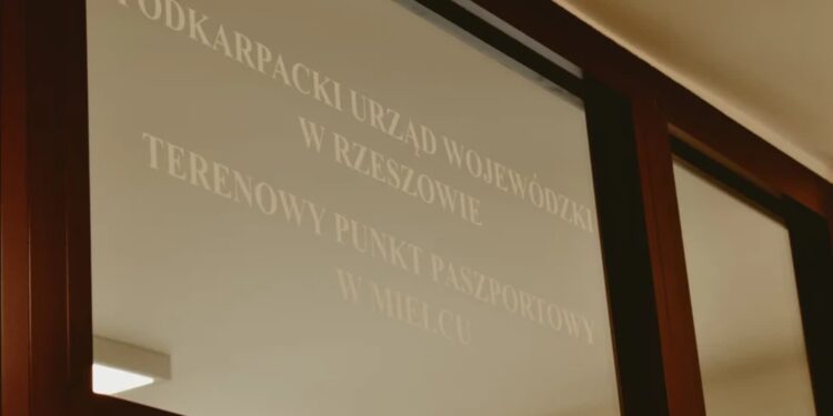 Mielec: Chętnie korzystają z biura paszportowego….