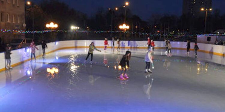 Stalowa Wola: Lodowisko mobilne zmienia lokalizację na stadion przy Hutniczej – tam stanie też stałe lodowisko sztuczne
