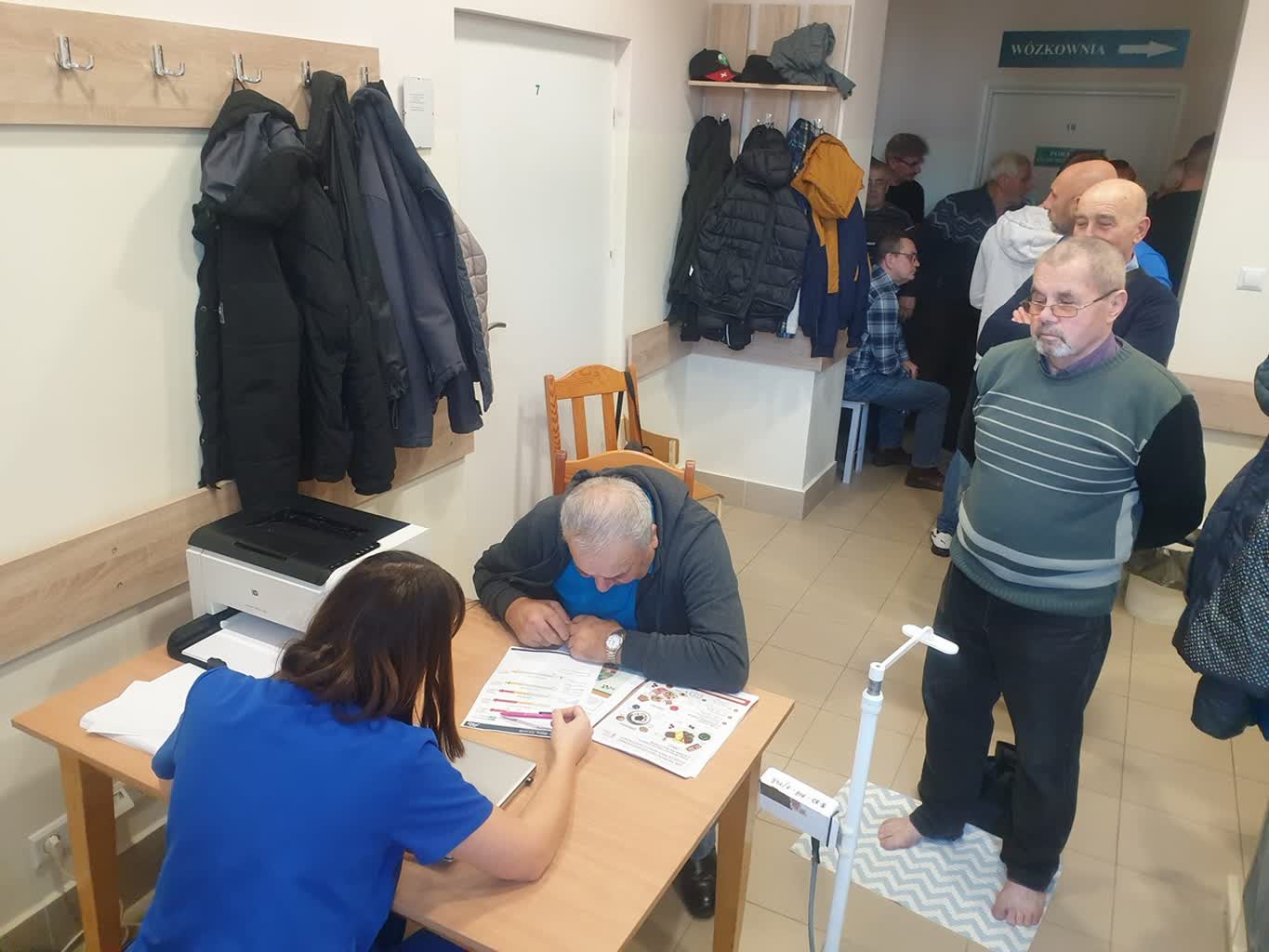 Punkt informacyjny NFZ i strefa relaksu podczas akcji „Mężczyzno! – Zbadaj się już dziś” w Tarnobrzegu