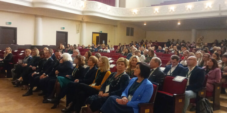 Stalowa Wola: Na konferencji o traumie u dzieci i jej wpływie na rozwój i życie młodego człowieka