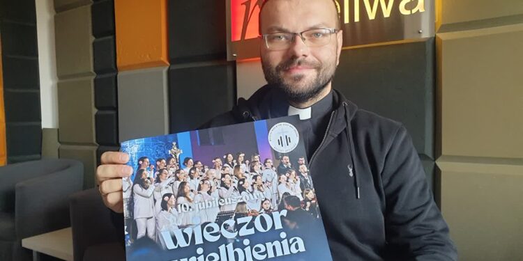 Tarnobrzeg: Chór, soliści, zespół instrumentalny. Wieczór uwielbienia w serbinowskim kościele