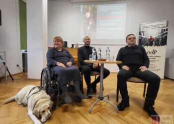 Tarnobrzeg. O życiu, podróżach, pracy i filmie. Maciej Białek gościł w bibliotece