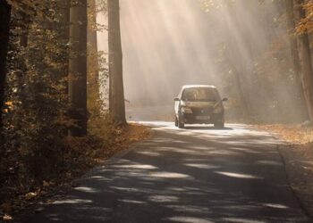 Tarnobrzeg: Kierowco zmień opony i ustaw światła w aucie. Piesi załóżcie odblaski!