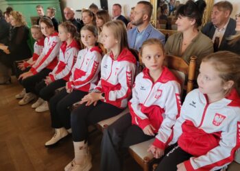 Sandomierz: Sukcesy młodych gimnastyczek docenione przez władze województwa i miasta