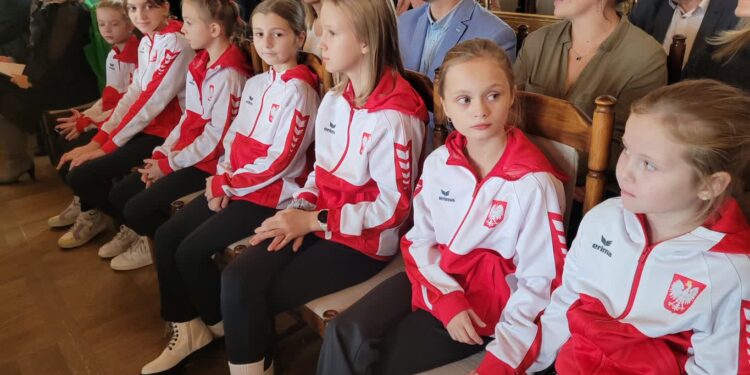 Sandomierz: Sukcesy młodych gimnastyczek docenione przez władze województwa i miasta