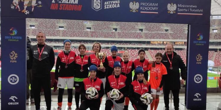 Klimontów: Młode piłkarki tuż za podium w ogólnopolskim turnieju piłkarskim