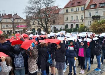 Sandomierz: Na rynku powstanie żywa biało-czerwona flaga