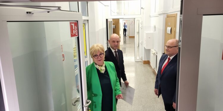 Tarnobrzeg. Ponownie otwarto drzwi pomiędzy urzędami