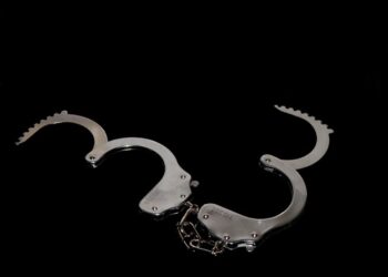 Kradzież z cukierni i posiadanie narkotyków – 16-latek zatrzymany przez stalowowolskich policjantów