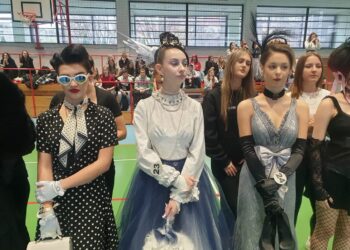 Tarnobrzeg: Fryzury z różnych epok oraz futurystyczne. Międzyszkolny Konkurs Fryzjerski w „Prymasówce”
