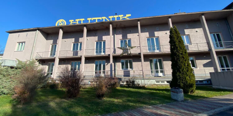Stalowa Wola: Hutnik na sprzedaż – były włodarz krytykuje, a miasto chce ****Hotelu