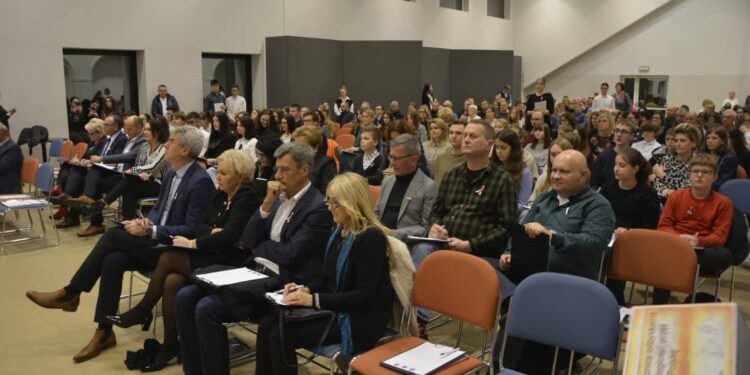 Mielec: Jubileuszowe 15. Dyktando Niepodległościowe