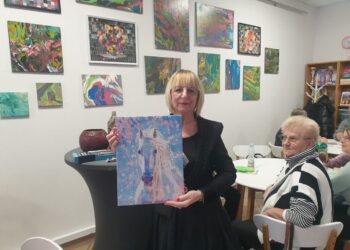 Tarnobrzeg: Obrazy decoupage, wazony w skórze. Oryginalna wystawa w centrum seniora