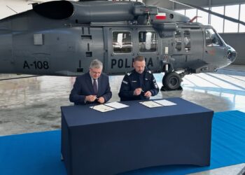 Mielec: PZL Mielec dostarczyły śmigłowiec S-70i Black Hawk dla polskiej Policji