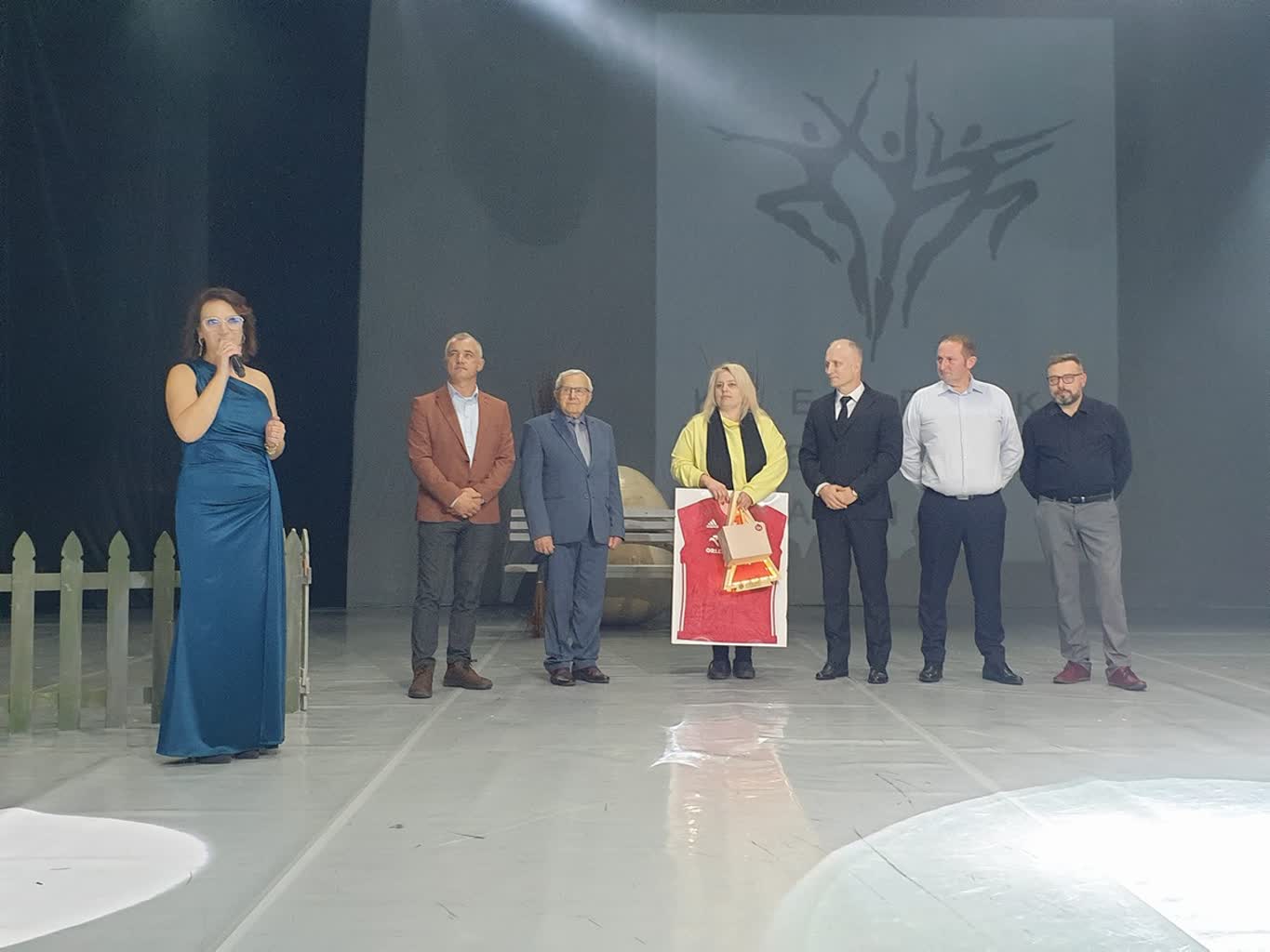 Urodzinowy tort na XVIII finale akcji 'Choinka Życzeń