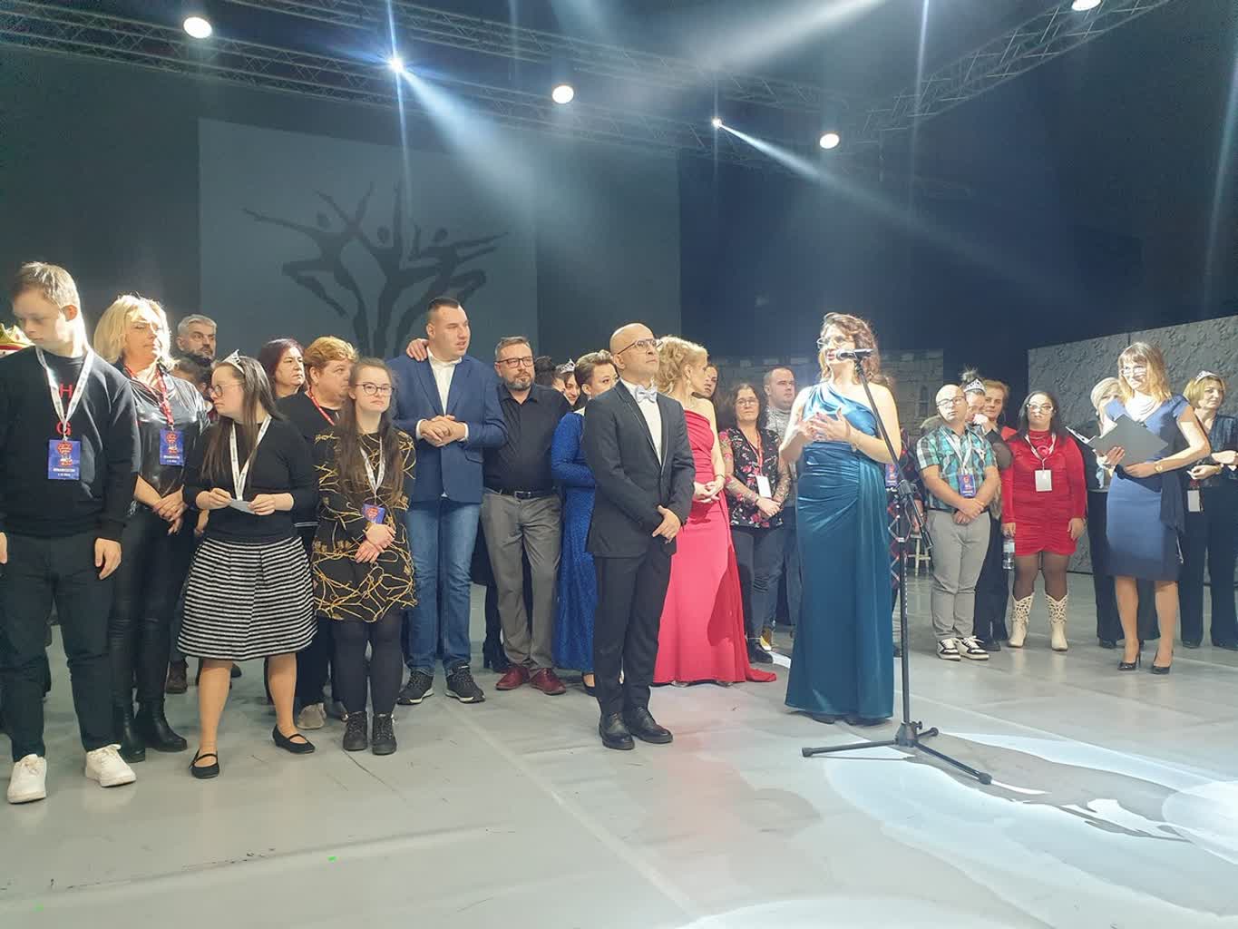 Spektakl 'Kopciuszek' Kieleckiego Teatru Tańca podczas XVIII finału 'Choinki Życzeń' w Tarnobrzegu