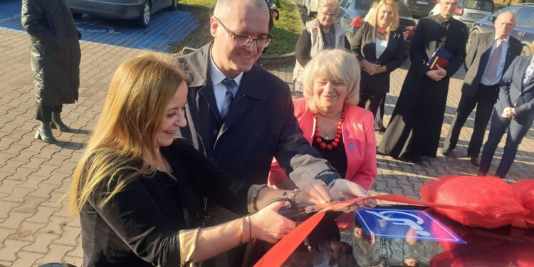 Tarnobrzeg: Nowe auto dla podopiecznych Środowiskowego Domu Samopomocy