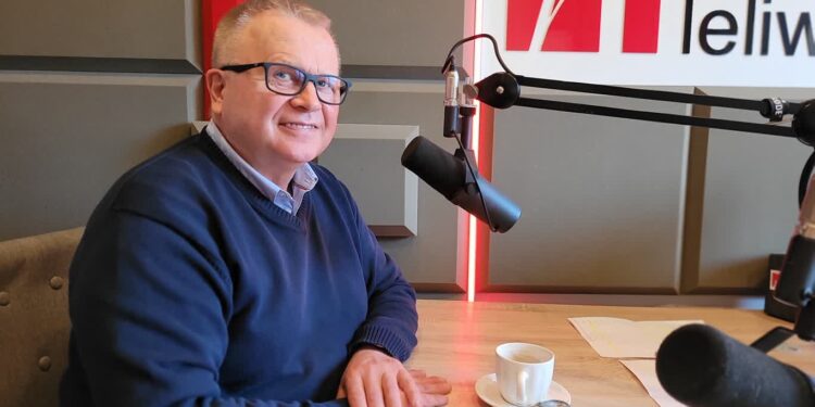 Sandomierz: Przedświąteczne zakupy na sandomierskiej targowicy