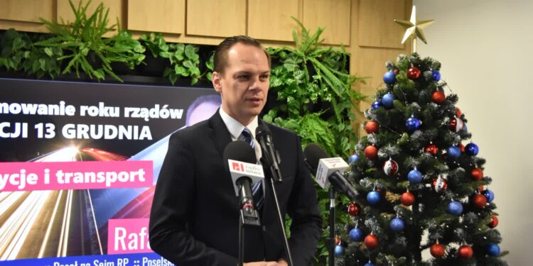 Stalowa Wola: Poseł Weber między innymi o likwidacji połączeń kolejowych dla Stalowej Woli i Niska