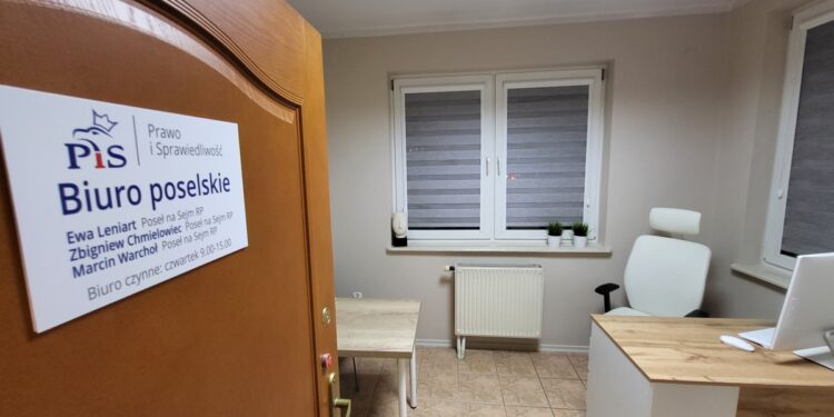 Nowa Dęba. Otwarto biuro poselskie PiS
