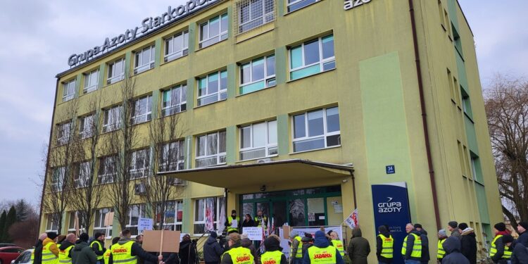 Staszów. Protestowali przeciwko planowanym zwolnieniom w Siarkopolu Grzybów