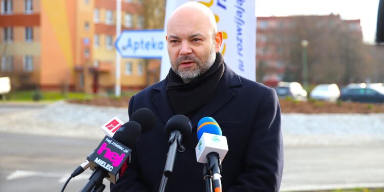 Mielec: Już oficjalnie zakończona przebudowa  ul. Szafera